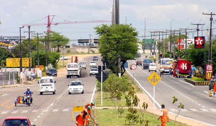 Prefeitura continua sinalizando ruas de Aracaju