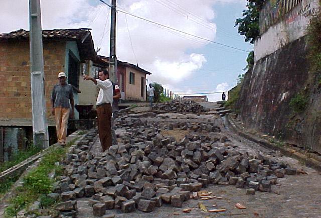 Prefeitura de Aracaju recupera calçamento em diversos bairros