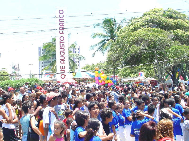 Criançada se diverte com jogos populares no Parque da Sementeira, IMD