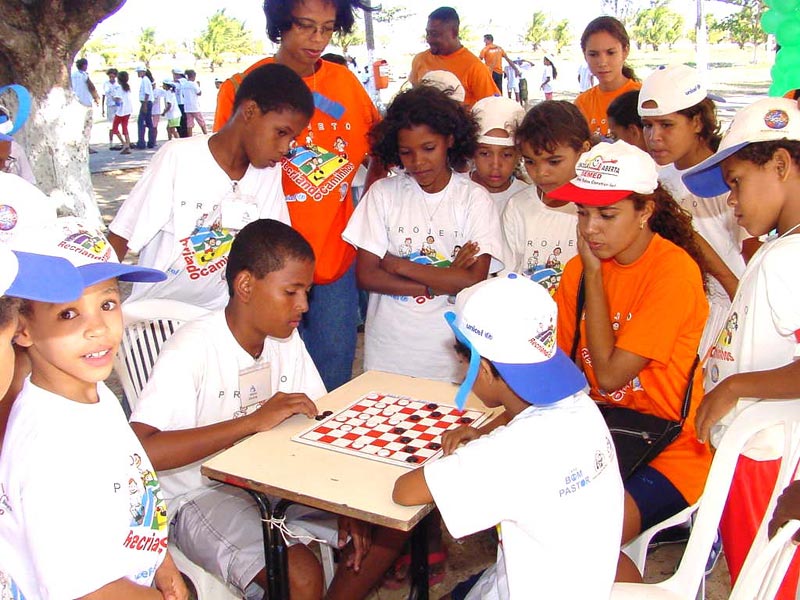 Criançada se diverte com jogos populares no Parque da Sementeira, IMD