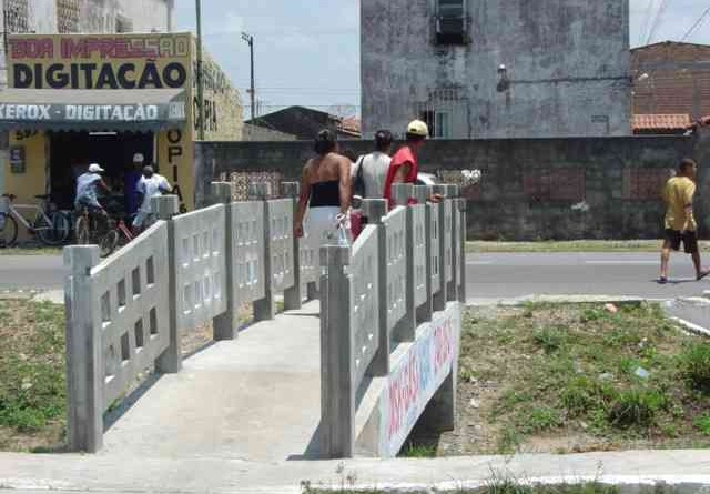 Construção de passarelas no Augusto Franco garante segurança para moradores