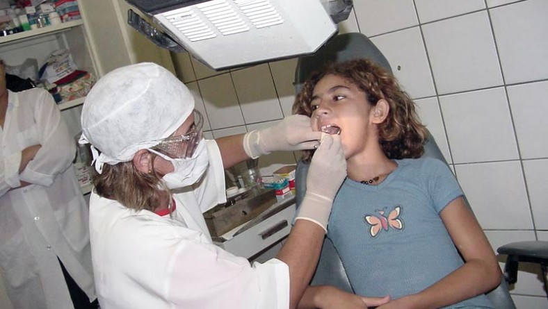Aproximadamente 55 mil procedimentos odontológicos foram realizados pela Saúde Municipal em 2005