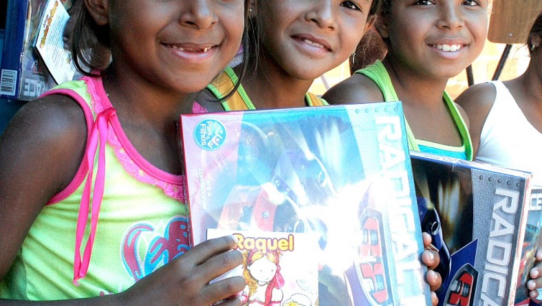 Governo finaliza entrega de presentes e livros para crianças