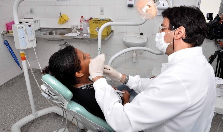 Governo entrega  Centro de Especialidades Odontológicas em Glória