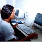 Jovens de baixa renda recebem certificado de curso de informática - Agência Aracaju de Notícias