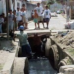 Emurb realiza serviços de limpaza nos diversos bueiros do Japãozinho - Agência Aracaju de Notícias