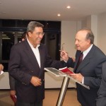 Prefeito prestigia lançamento de livro - Agência Aracaju de Notícias