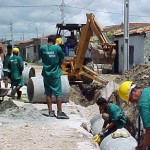 Emurb executa serviços de drenagem na invasão do São Conrado - Agência Aracaju de Notícias