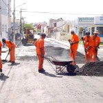 Asfalto da rua Itaporanga está sendo recuperado pela Prefeitura - Agência Aracaju de Notícias  fotos: Wellington Barreto