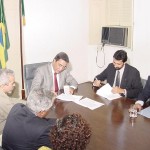 Prefeito assina contrato histórico para a Coroa do Meio  - Agência Aracaju de Notícias  fotos: Wellington Barreto