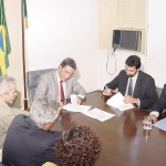 Prefeito assina contrato histórico para a Coroa do Meio  - Agência Aracaju de Notícias  fotos: Wellington Barreto