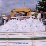 Prefeito participa da entrega de cestas de alimentos na Emurb - Agência Aracaju de Notícias  fotos:Abmael Eduardo