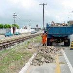 Emsurb realiza serviços de limpeza na avenida Rio de Janeiro - Agência Aracaju de Notícias  Fotos Márcio Dantas