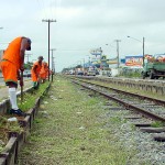 Emsurb realiza serviços de limpeza na avenida Rio de Janeiro - Agência Aracaju de Notícias  Fotos Márcio Dantas