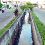 Prefeitura limpa canais no bairro América e D. Pedro I - Agência Aracaju de Notícias