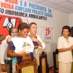 Prefeito participa de entrega de uniformes a vendedores ambulantes - Agência Aracaju de Notícias  fotos: Wellington Barreto