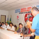 Prefeito participa de entrega de uniformes a vendedores ambulantes - Agência Aracaju de Notícias  fotos: Wellington Barreto