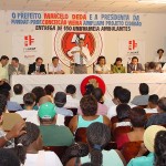 Prefeito participa de entrega de uniformes a vendedores ambulantes - Agência Aracaju de Notícias  fotos: Wellington Barreto