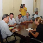 Prefeito recebeu comissão de feirantes e apontou alternativas legais para problemas no mercado - Fotos: Wellington Barreto  Agência Aracaju de Notícias