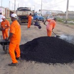 Principal acesso ao bairro Santa Maria continua sendo recuperado  - Fotos: Márcio Dantas  Agência Aracaju de Notícias