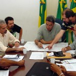 Prefeito reúne equipe e discute preparativos para o Forró Caju 2002 - Fotos: Márcio Dantas  Agência Aracaju de Notícias