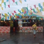 EMURB COMEÇA A CONSTRUIR ESTRUTURA PARA O  FORRÓCAJU - Construção de Arraial no estacionamento do Mercado Novo