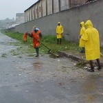Equipes de limpeza urbana atuam no bairro Industrial - Agência Aracaju de Notícias