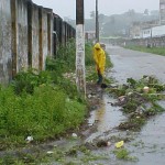 Equipes de limpeza urbana atuam no bairro Industrial - Agência Aracaju de Notícias