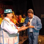 Prefeito entrega troféu Gerson Filho a Genival Lacerda  - Fotos: Márcio Dantas  Agência Aracaju de Notícias