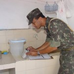 Militares colocam em prática o treinamento  para combater a dengue - Fotos: Abmael Eduardo  Agência Aracaju de Notícias