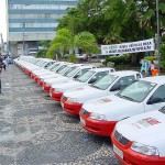 Prefeito entregou frota de carros e motos à população - Fotos: Márcio Dantas  Agência Aracaju de Notícias