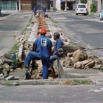 Prefeitura cobre canal e recupera canteiros na Visconde de Maracaju - Agência Aracaju de Notícias