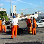 Operação tapa buracos continua  - Agência Aracaju de Notícias