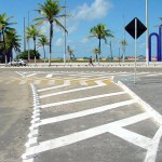 SMTT implanta tachões fluorescentes na área do terminal de táxis da Atalaia - Fotos: Lindivaldo Ribeiro  Agência Aracaju de Notícias