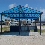 Barracas abandonadas na praia de Atalaia são retiradas pela Emsurb - Agência Aracaju de Notícias