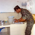 Comunidade do Grageru satisfeita com o trabalho dos “soldados da dengue” - Fotos: Abmael Eduardo  Agência Aracaju de Notícias