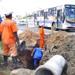 Emurb realiza serviço de desobstrução de drenagem na Visconde de Maracaju - Fotos: Wellington Barreto  Agência Aracaju de Notícias