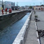 PMA realiza limpeza no canal da Gentil Tavares e Airton Teles - Agência Aracaju de Notícias