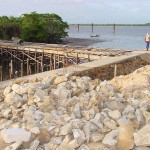 Operários concluem sustentação de concreto da ponte do bairro industrial - Fotos: Abmael Eduardo  Agência Aracaju de Notícias
