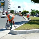 Emsurb realiza pintura do meiofio da Hermes Fontes e Adélia Franco - Fotos: Wellington Barreto  Agência Aracaju de Notícias