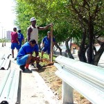 Prefeitura instala defensas metálicas na avenida Tancredo Neves - Fotos: Wellington Barreto  Agência Aracaju de Notícias