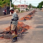Limpeza do sistema de esgoto da rua Mário Jorge vem sendo realizada - Fotos: Abmael Eduardo  Agência Aracaju de Notícias