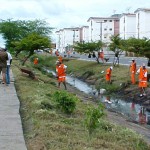Limpeza dos canais do Augusto Franco foi iniciada pela prefeitura - Agência Aracaju de Notícias