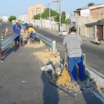 Defensas metálicas são instaladas no corredor da avenida Edésio Vieira de Melo - Fotos: Abmael Eduardo  Agência Aracaju de Notícias