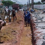 Rede de drenagem pluvial na Heráclito Rollemberg está sendo recuperada - Fotos: Meme Rocha  Agência Aracaju de Notícias