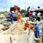 Muro de arrimo garante proteção para pedestres na avenida Oswaldo Aranha - Fotos: Wellington Barreto  Agência Aracaju de Notícias