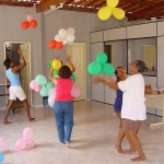 Funcionárias de creche atuam em projetos que ajudam na convivência com as crianças - Fotos: Abmael Eduardo  AAN