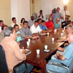 Prefeitura não enviou tratores da Emurb para derrubar barracos da Aruana - Fotos: Abmael Eduardo  AAN