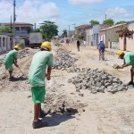 Terraplanagem começa a ser executada na primeira etapa da rua Distrito Federal  - Fotos: Abmael Eduardo  AAN