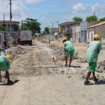 Terraplanagem começa a ser executada na primeira etapa da rua Distrito Federal  - Fotos: Abmael Eduardo  AAN